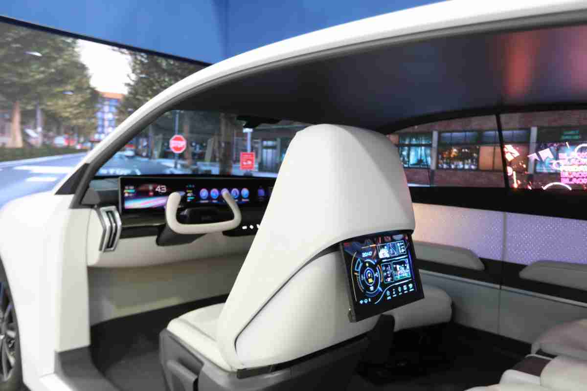 william威廉中文官网的「可卷式后座娱乐显示器」加强后座乘客的感官体验，，，并保有个性化设计，，，可依使用偏好进行动态调整。。。。