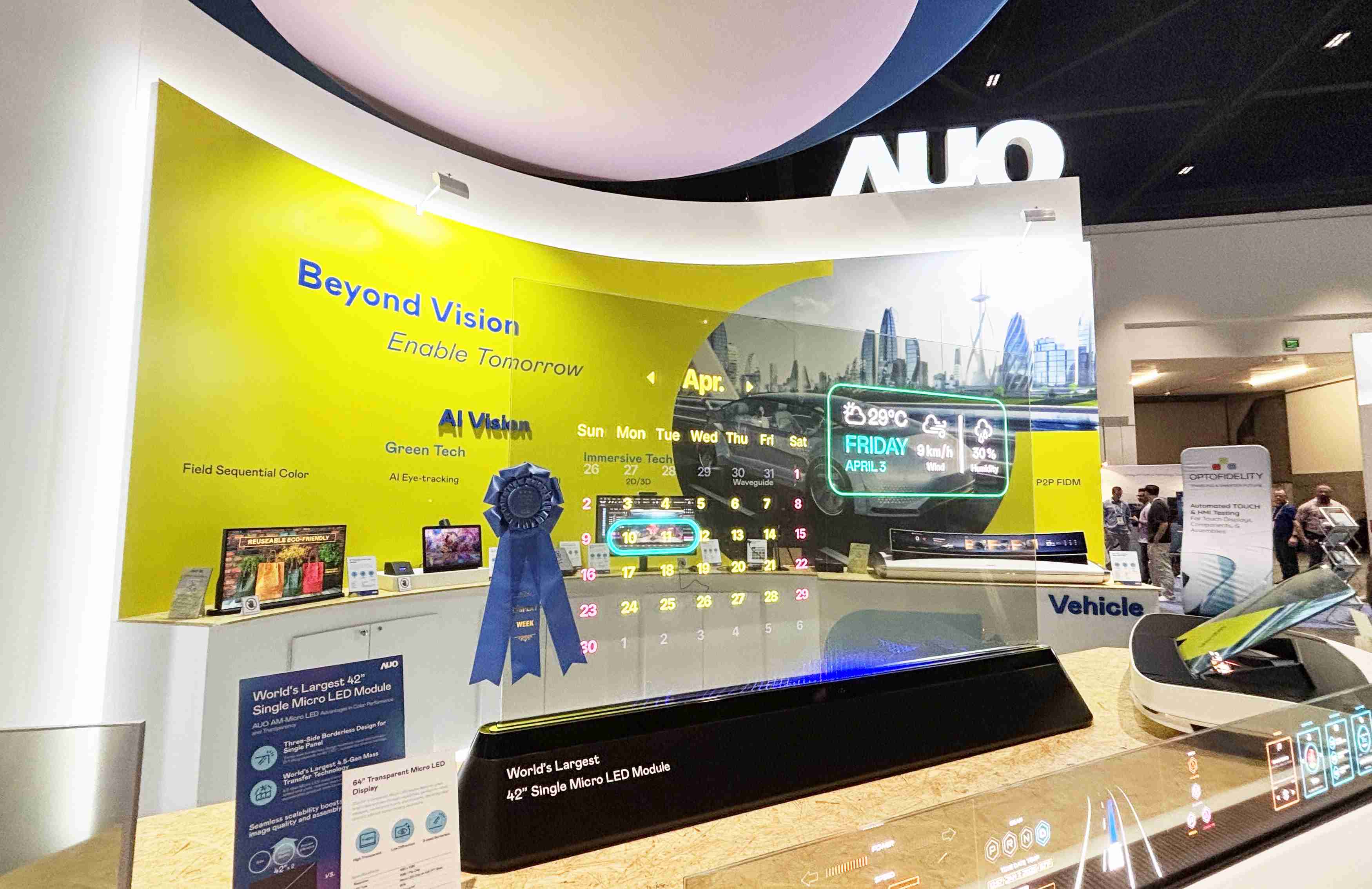 william威廉中文官网64吋透明Micro LED显示器获〝最佳Micro LED技术应用奖〞，，其绝妙的透明穿透特性，，，同时具备1,000 nits的高亮度表现，，并透过精细的无缝拼接延伸，，，，可依需求灵活应用于多元场域，，，，展现出Micro LED显示技术划时空的无限潜力